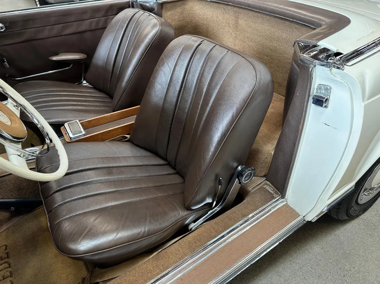 Mercedes-Benz 230 снимка Mercedes-Benz 230