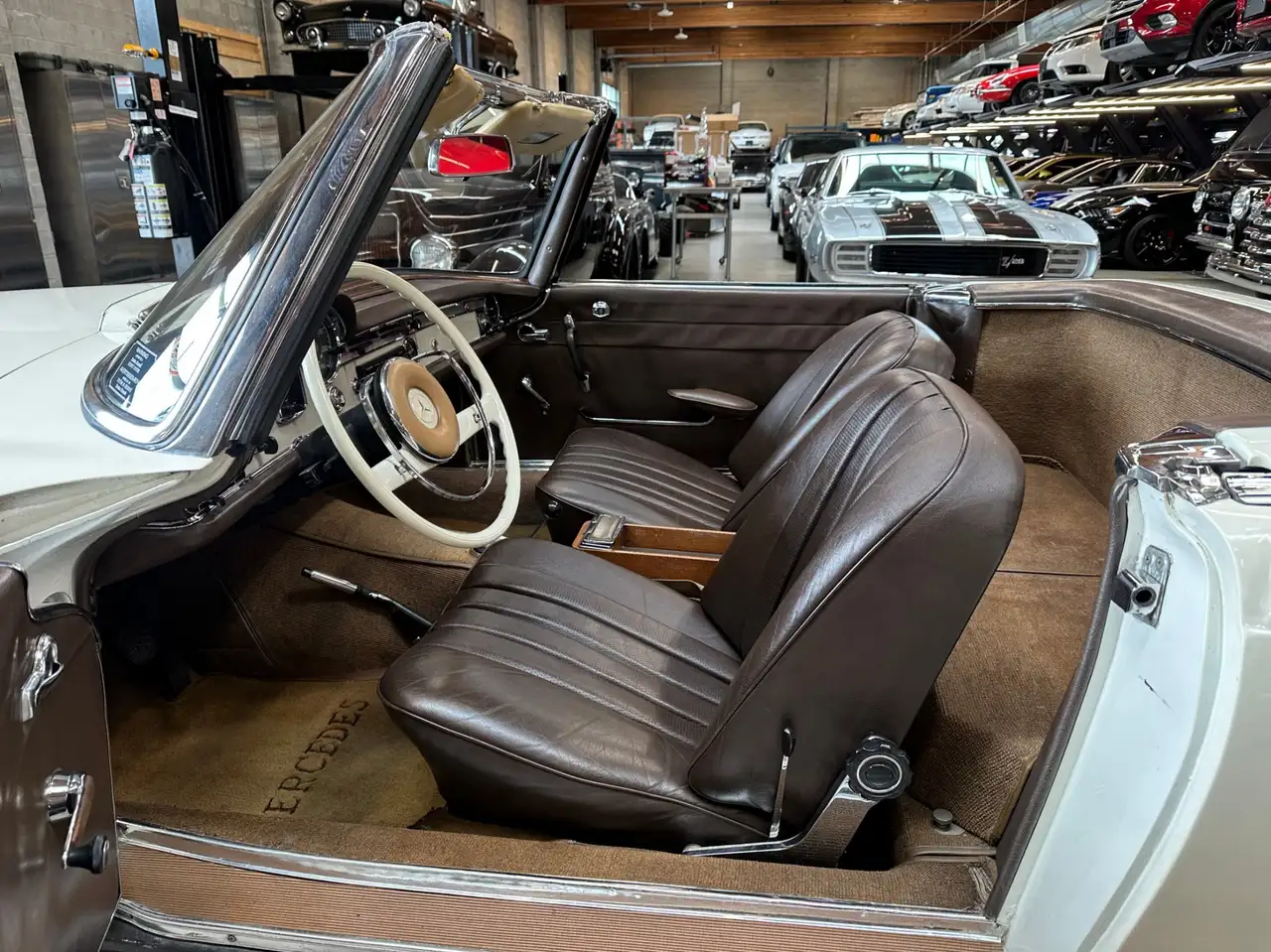 Mercedes-Benz 230 снимка Mercedes-Benz 230