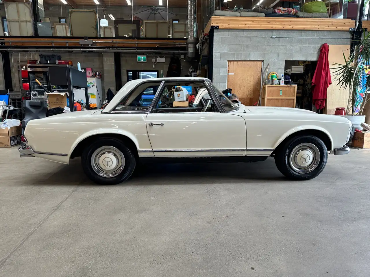 Mercedes-Benz 230 снимка Mercedes-Benz 230