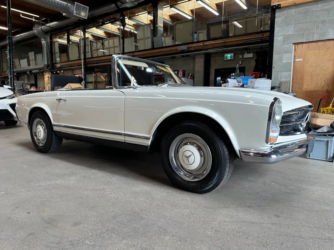 Mercedes-Benz 230 снимка Mercedes-Benz 230