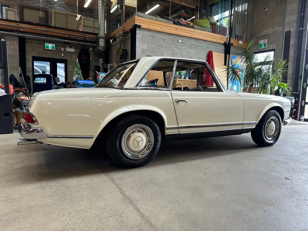 Mercedes-Benz 230 снимка Mercedes-Benz 230