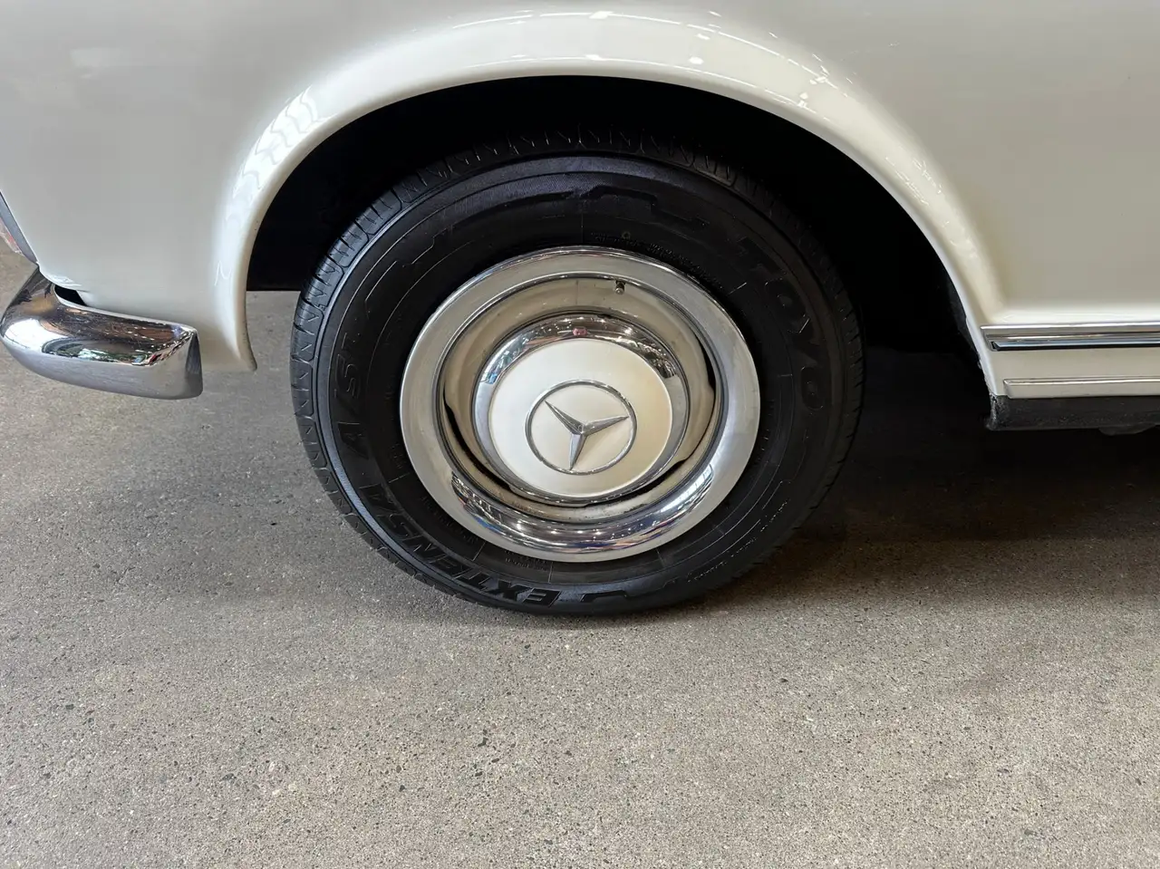 Mercedes-Benz 230 снимка Mercedes-Benz 230