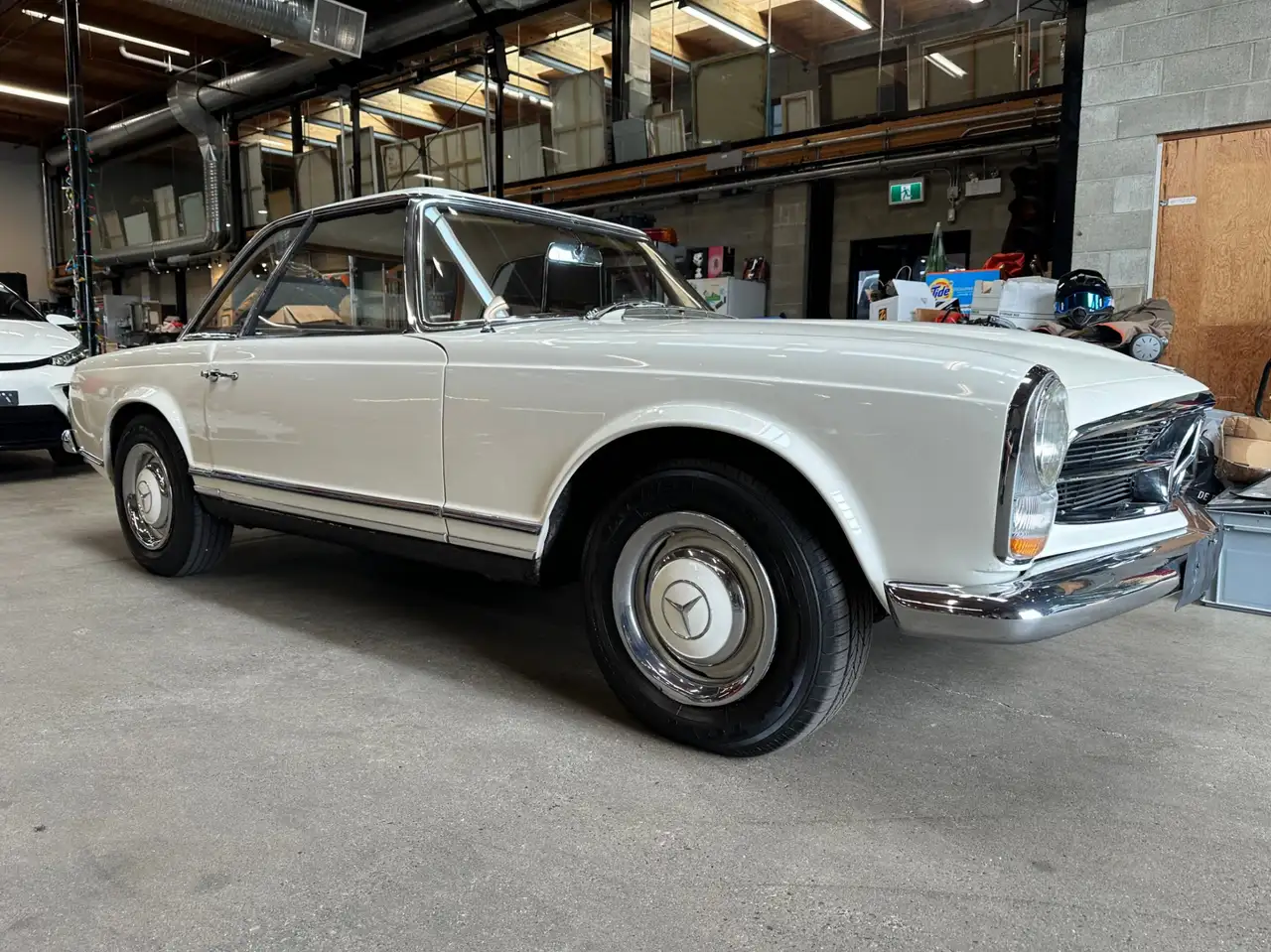 Mercedes-Benz 230 снимка Mercedes-Benz 230