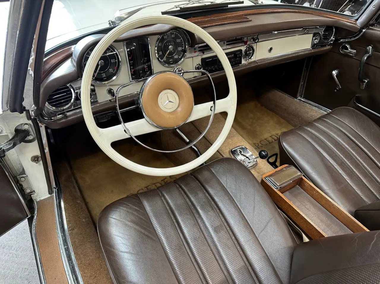 Mercedes-Benz 230 снимка Mercedes-Benz 230