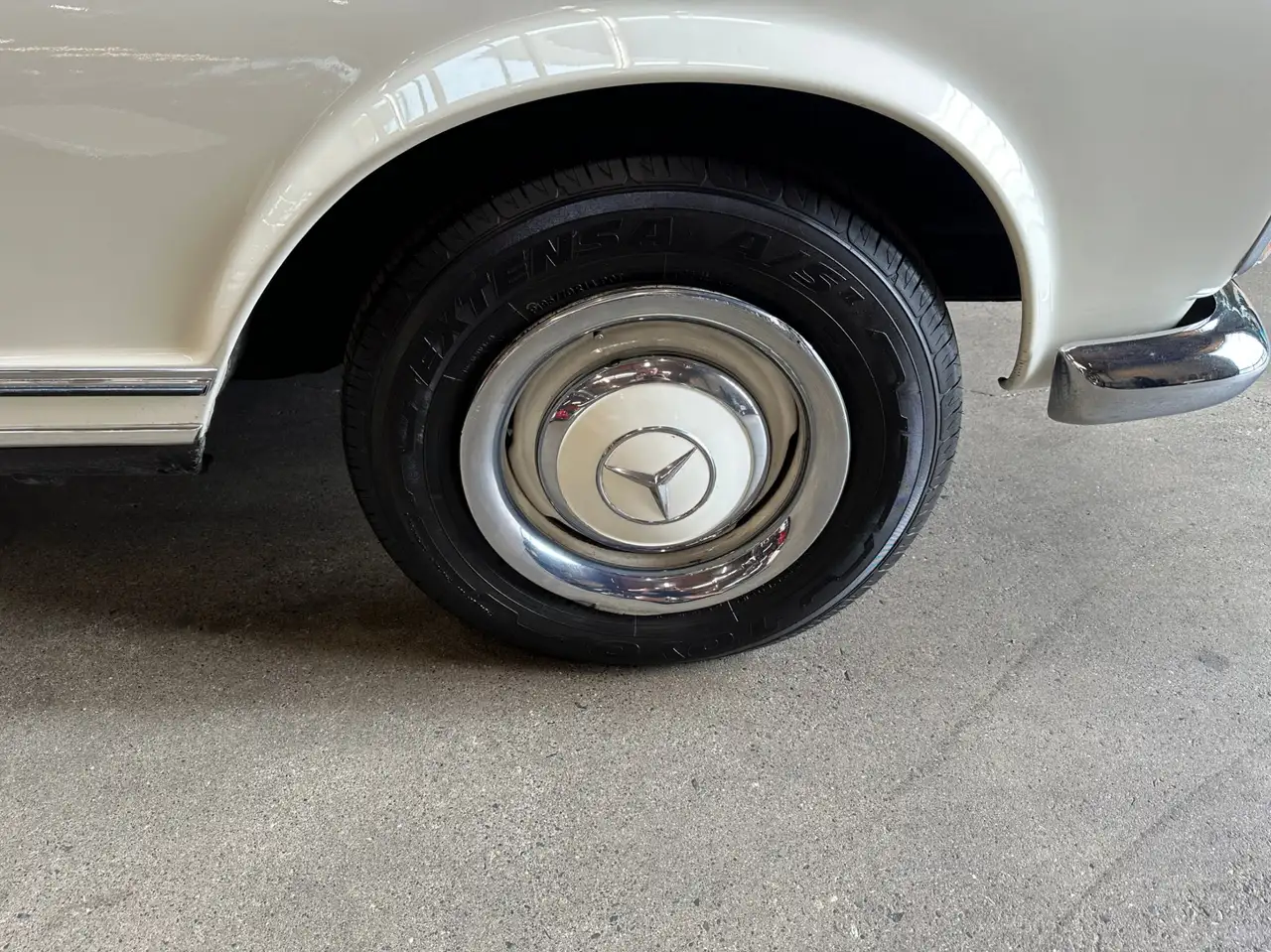 Mercedes-Benz 230 снимка Mercedes-Benz 230