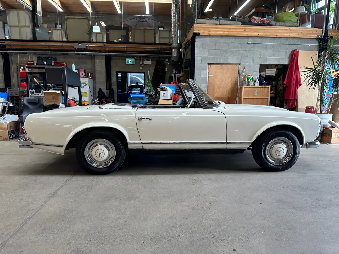 Mercedes-Benz 230 снимка Mercedes-Benz 230