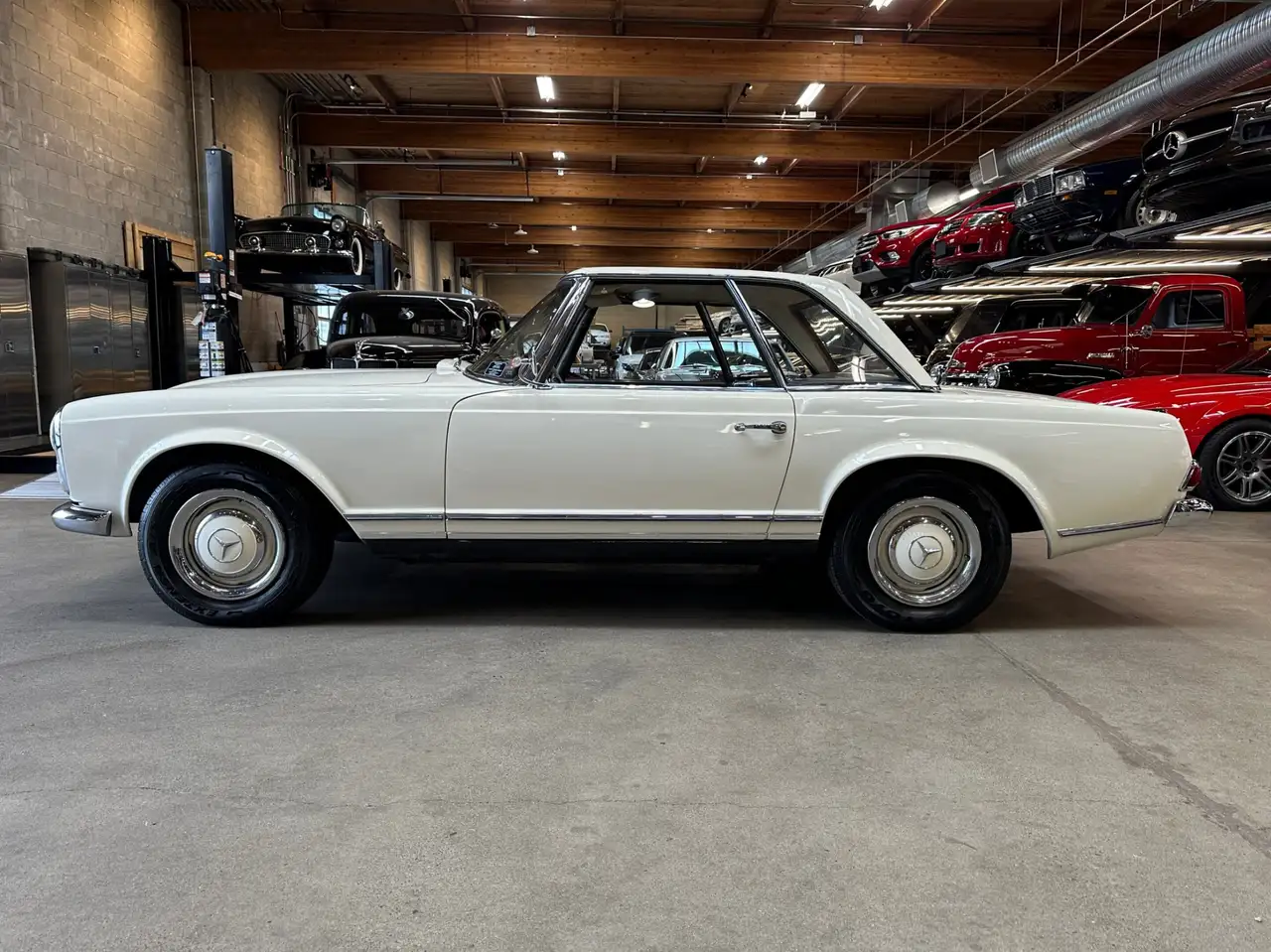 Mercedes-Benz 230 снимка Mercedes-Benz 230