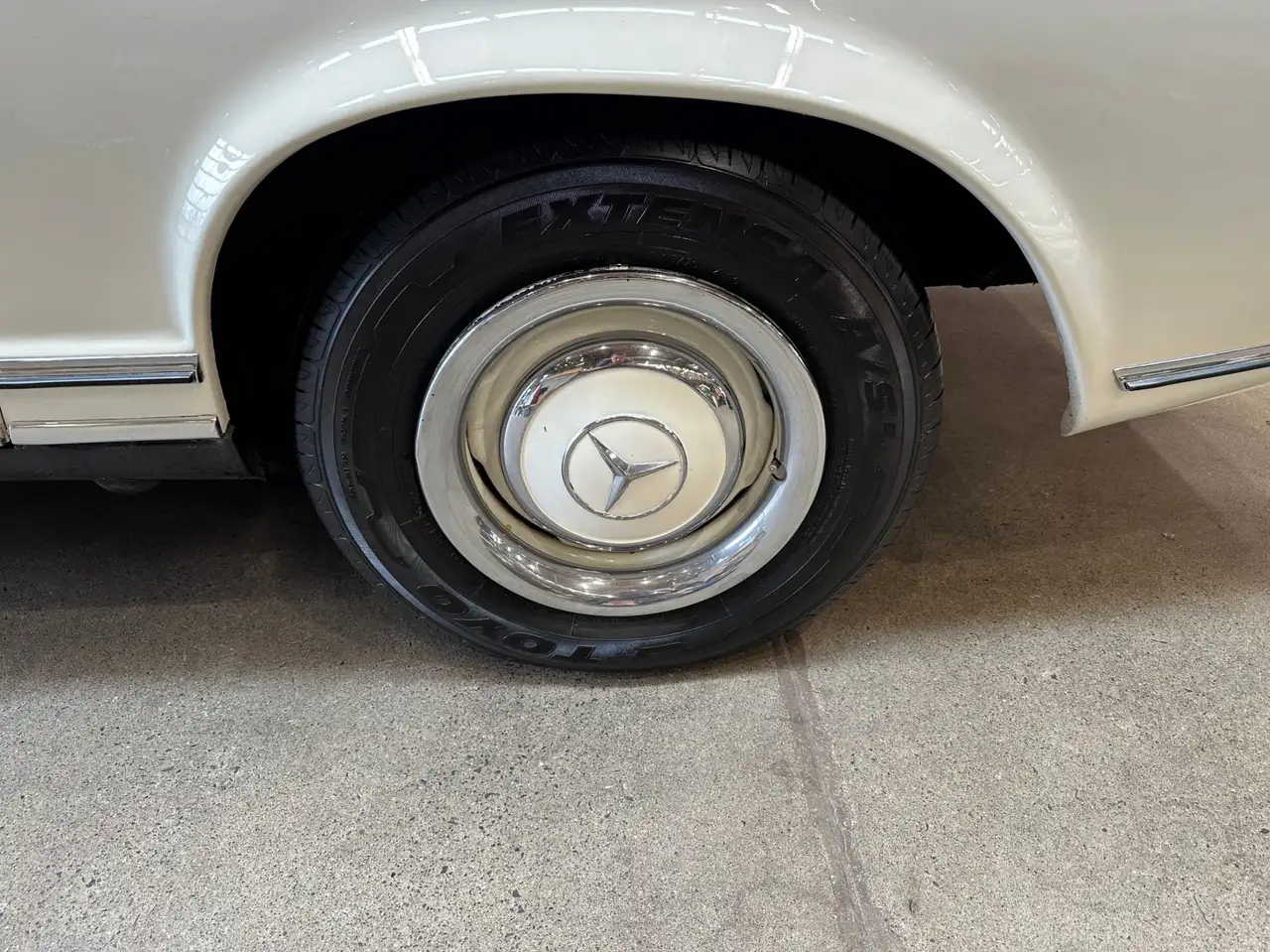 Mercedes-Benz 230 снимка Mercedes-Benz 230