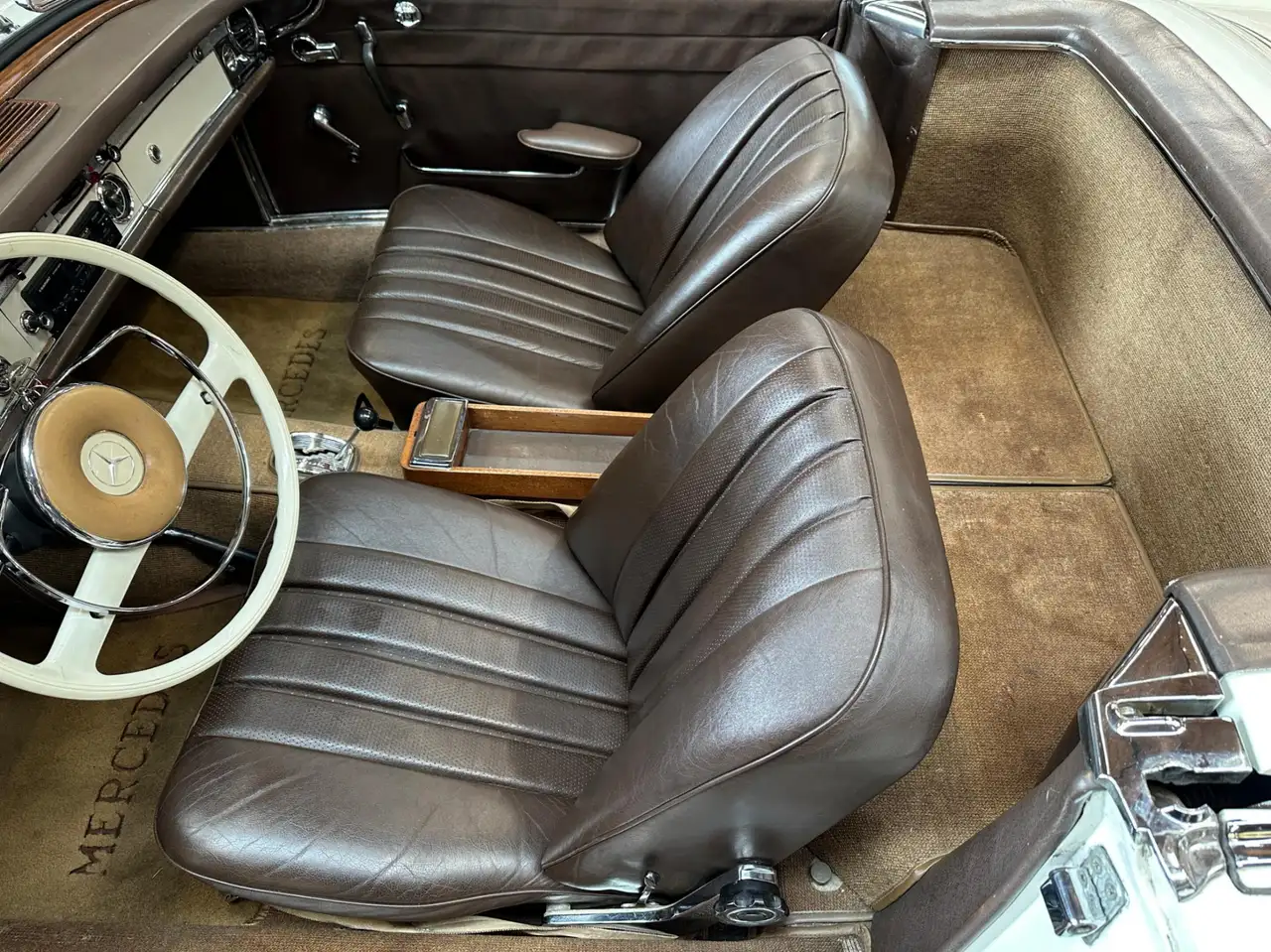 Mercedes-Benz 230 снимка Mercedes-Benz 230
