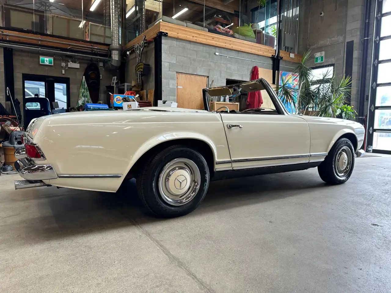 Mercedes-Benz 230 снимка Mercedes-Benz 230
