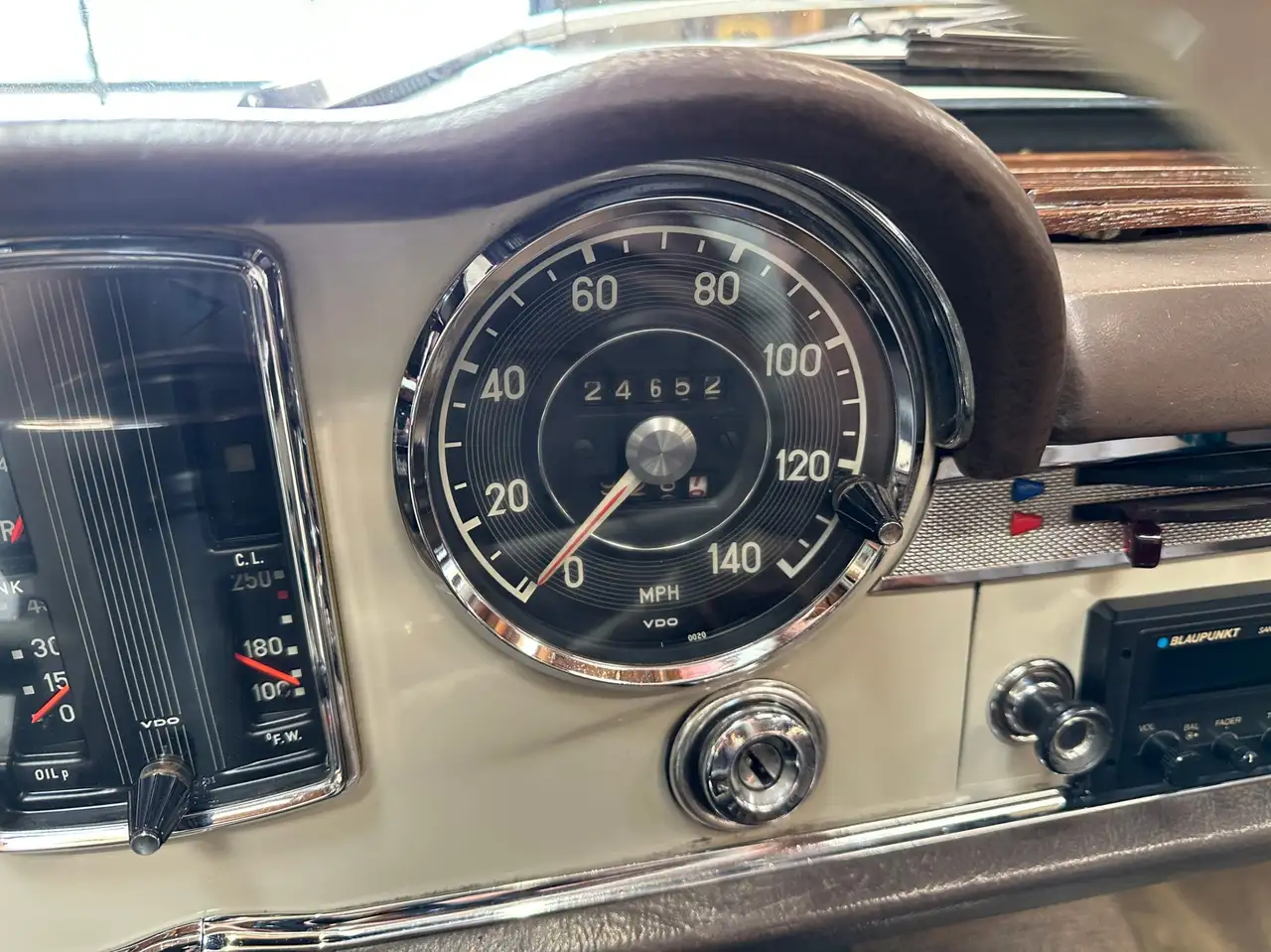 Mercedes-Benz 230 снимка Mercedes-Benz 230