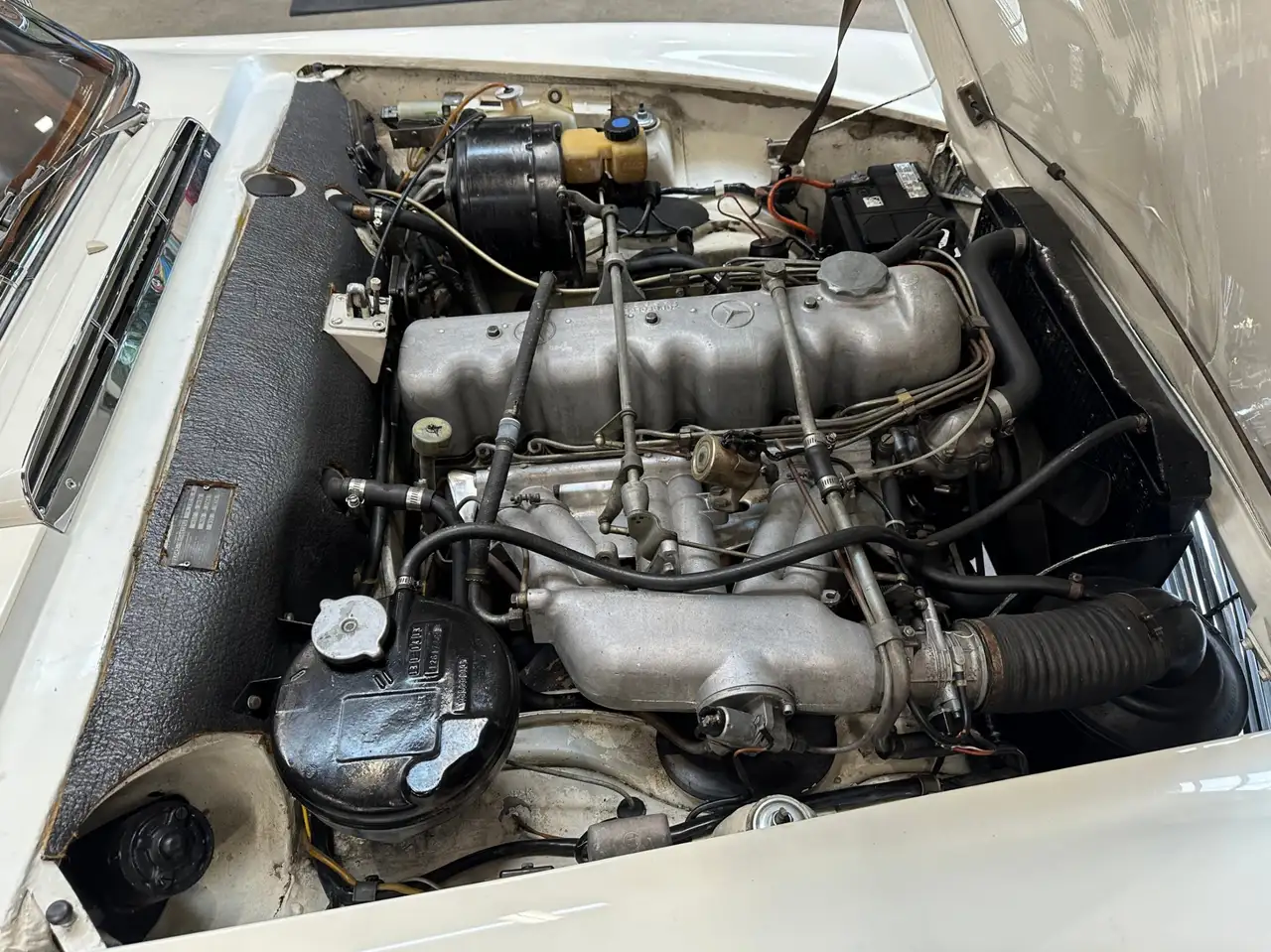 Mercedes-Benz 230 снимка Mercedes-Benz 230