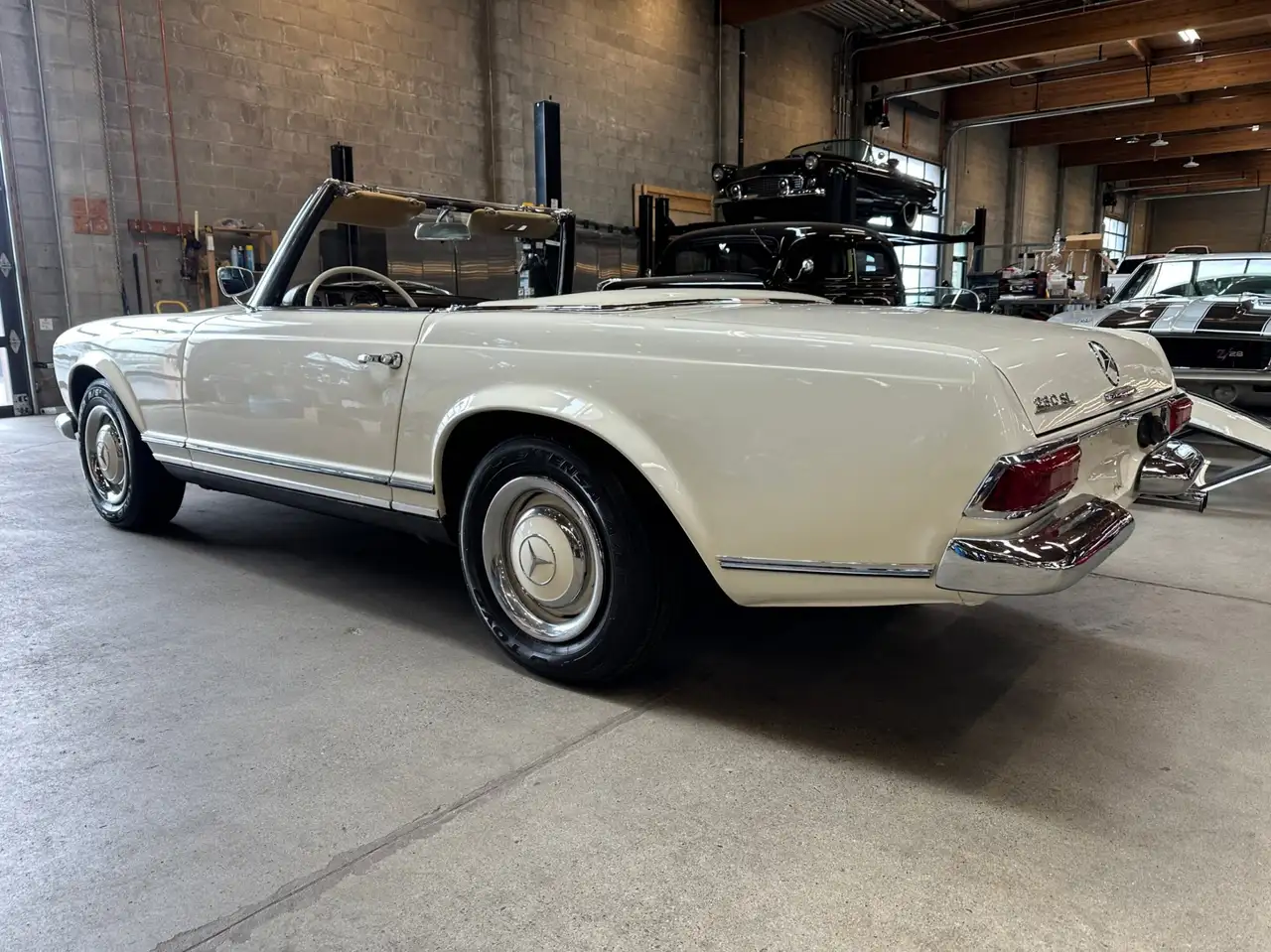 Mercedes-Benz 230 снимка Mercedes-Benz 230