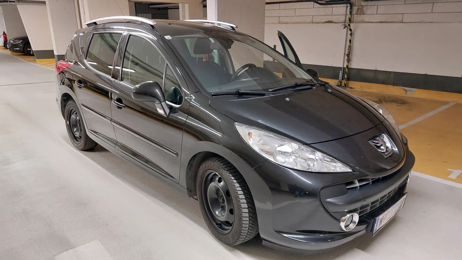 Peugeot 207 SW Active 1,6 HDi 110 FAP Schwarz - 2