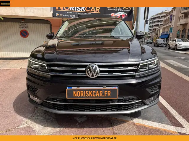 Volkswagen Tiguan view 3