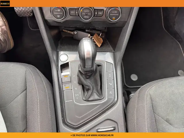 Volkswagen Tiguan view 12
