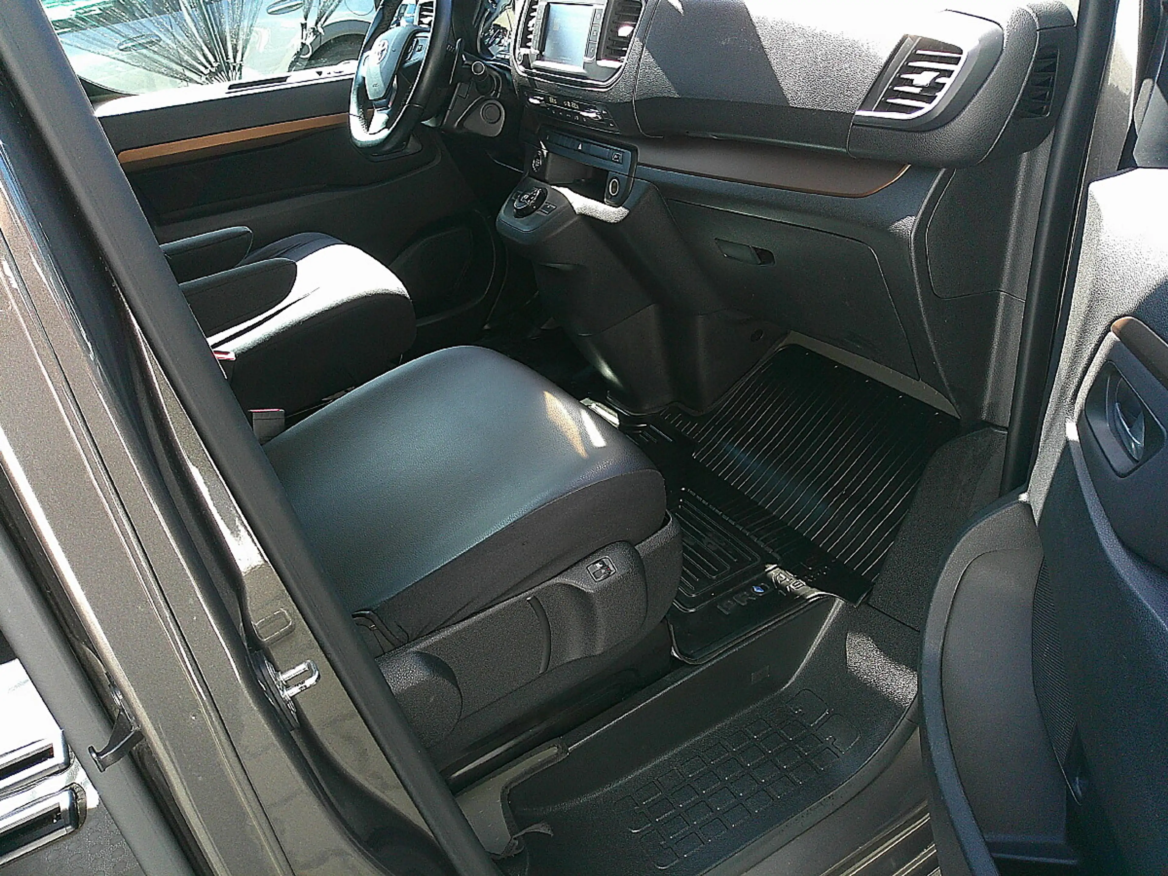 Toyota Proace Verso 2,0 D-4D 180 Medium Family+ Aut. — photo 8