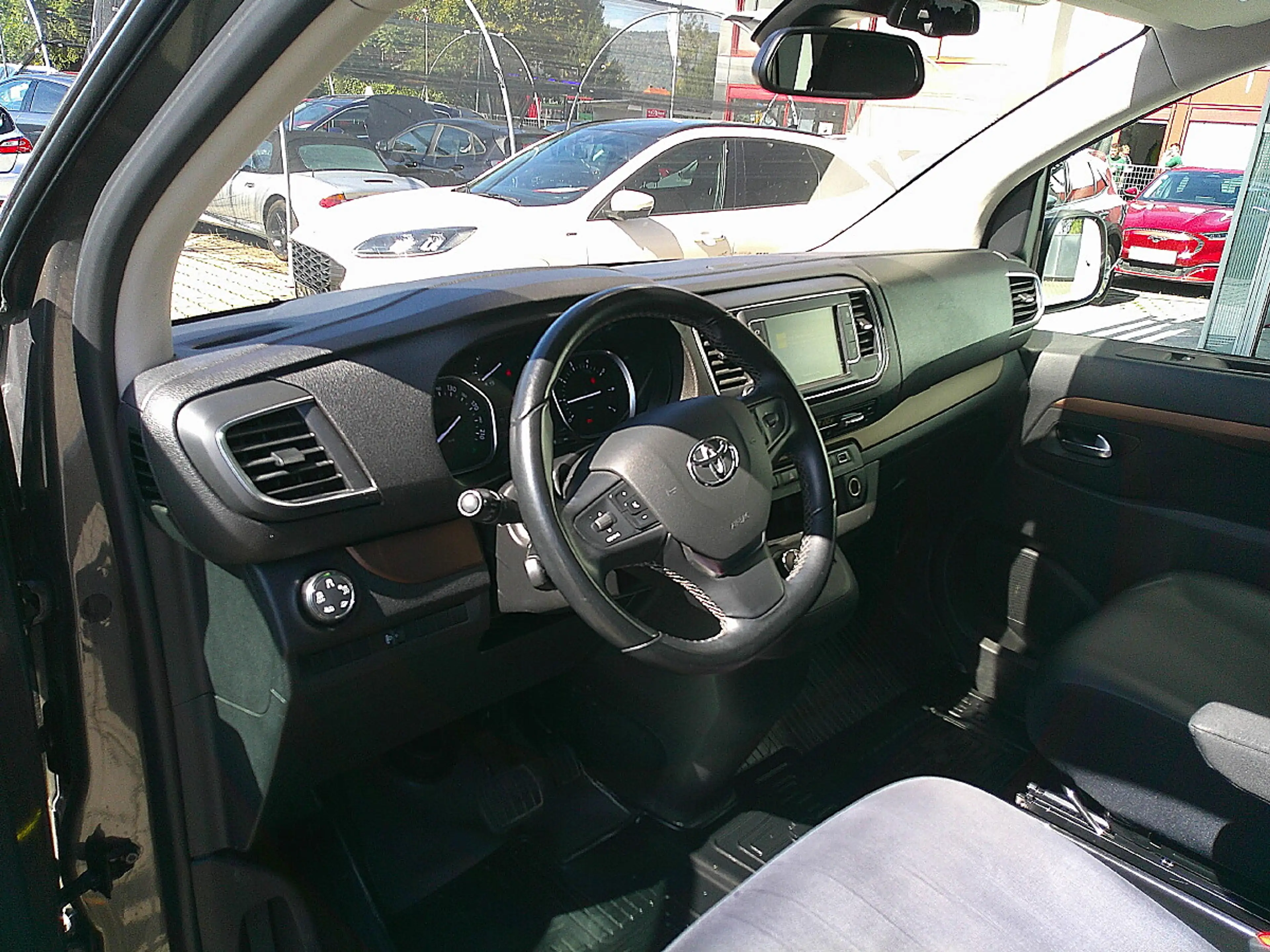 Toyota Proace Verso 2,0 D-4D 180 Medium Family+ Aut. — photo 11