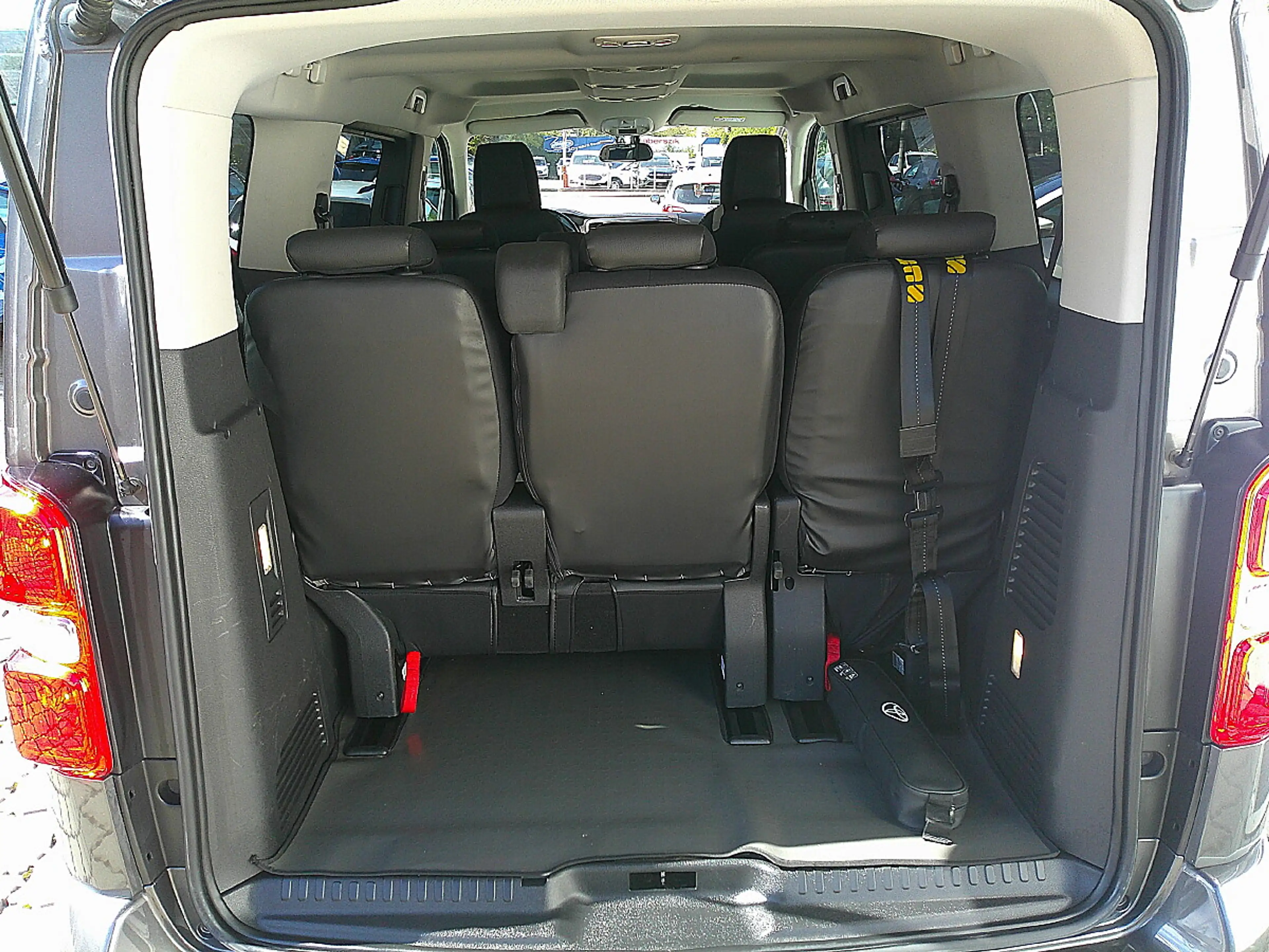 Toyota Proace Verso 2,0 D-4D 180 Medium Family+ Aut. — photo 5