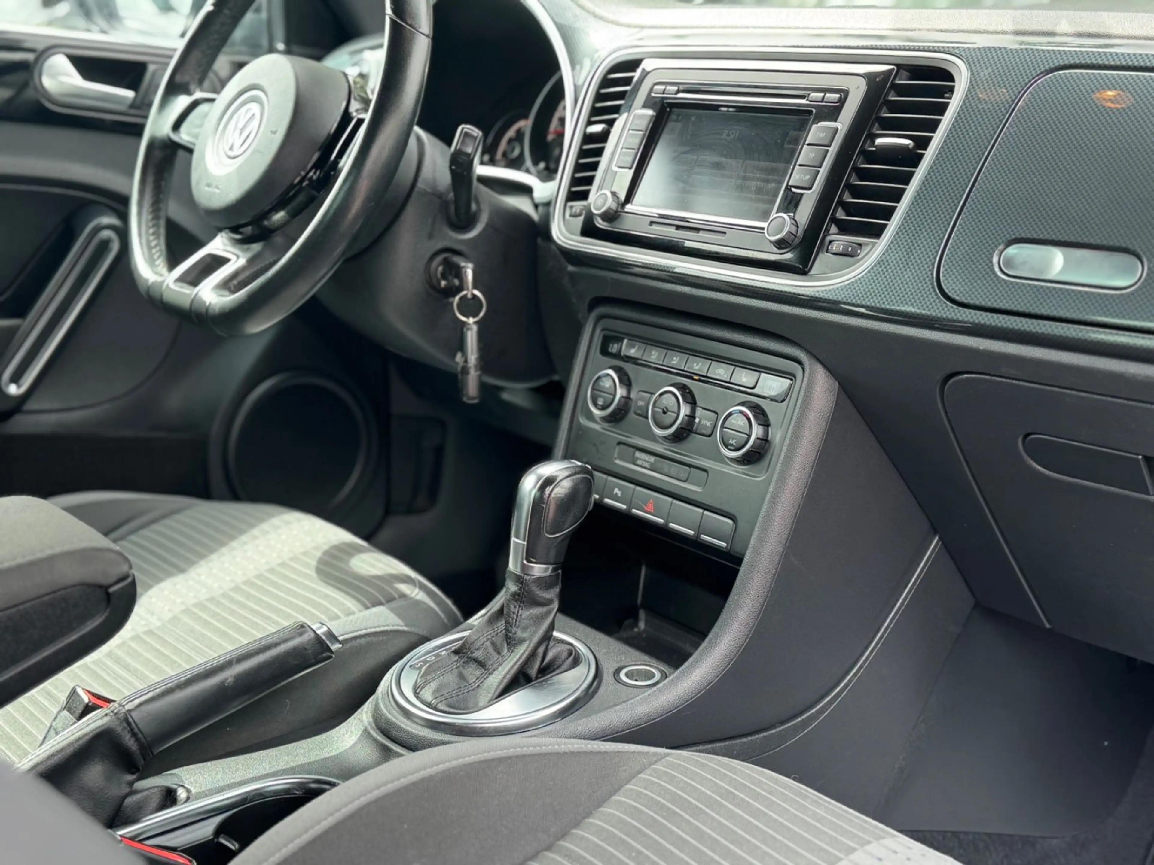 Volkswagen Beetle 2,0TDI Sport/AUTOMATIK/SHZ/PDC/TÜV NEU — photo 12