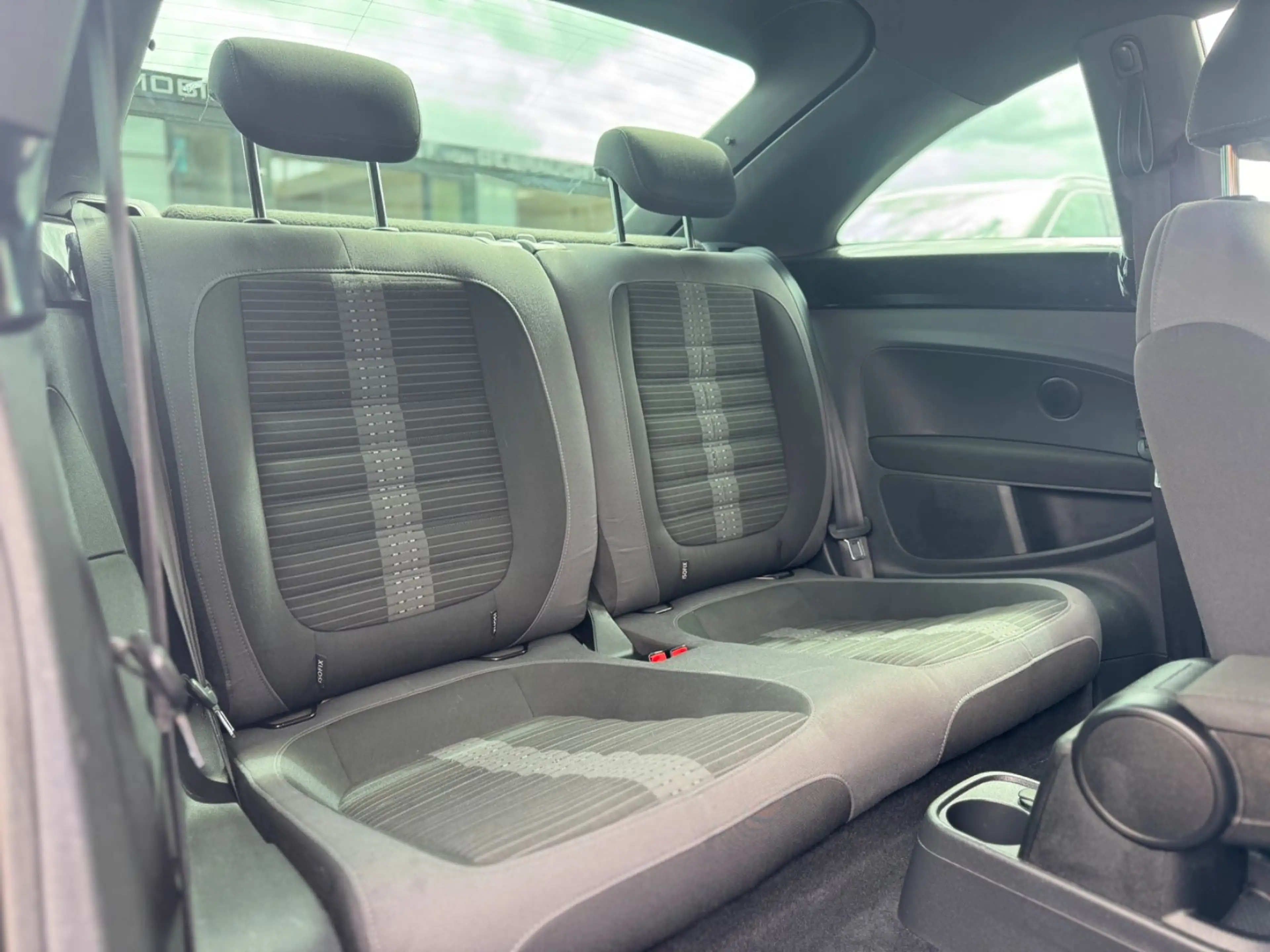 Volkswagen Beetle 2,0TDI Sport/AUTOMATIK/SHZ/PDC/TÜV NEU — photo 5