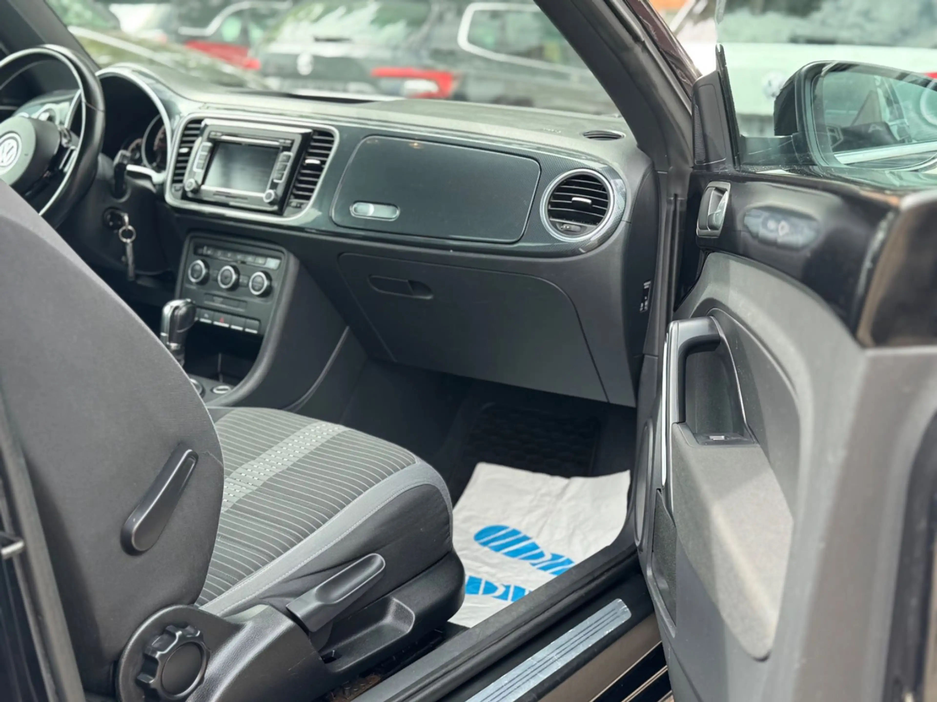 Volkswagen Beetle 2,0TDI Sport/AUTOMATIK/SHZ/PDC/TÜV NEU — photo 8