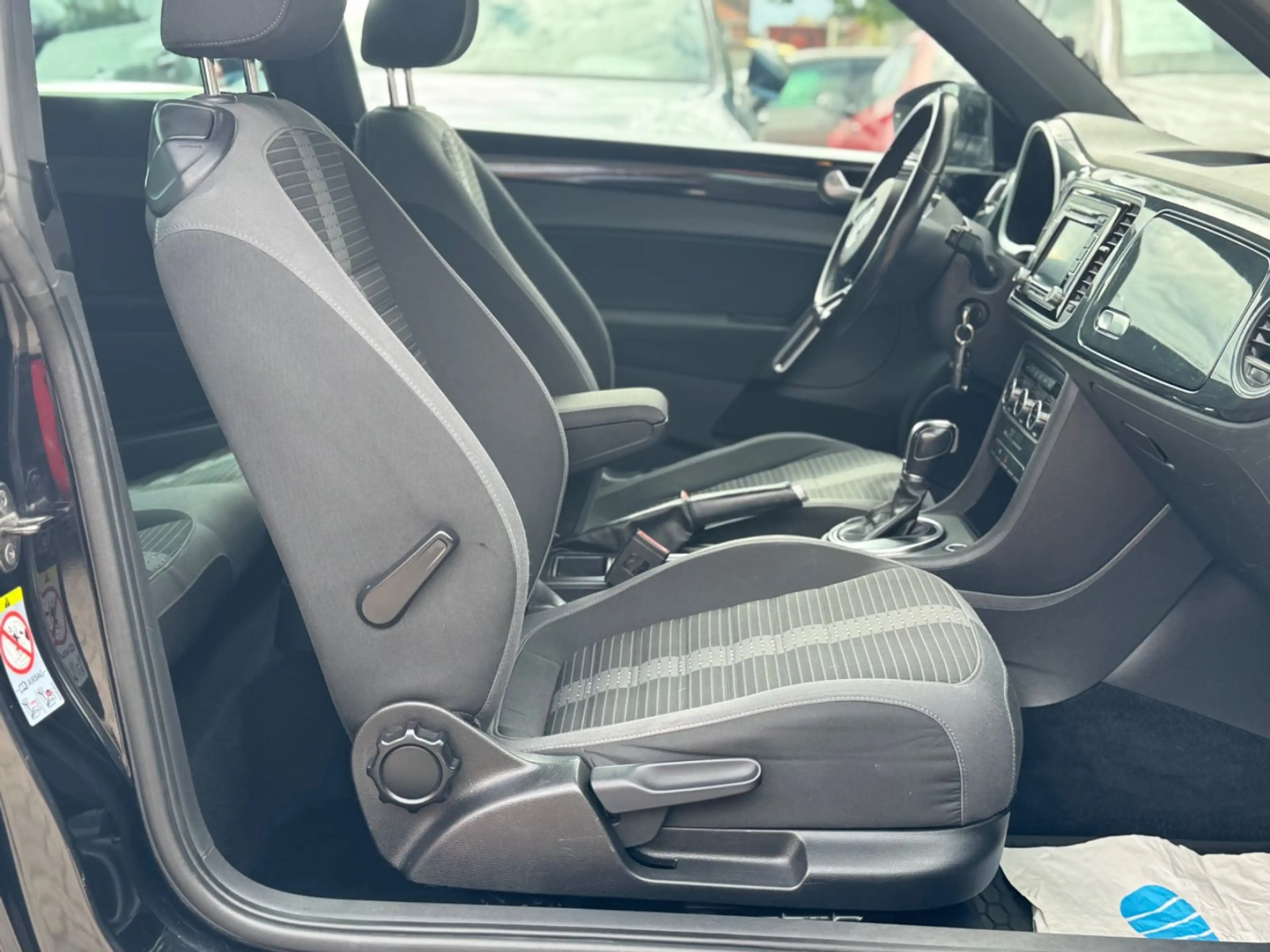 Volkswagen Beetle 2,0TDI Sport/AUTOMATIK/SHZ/PDC/TÜV NEU — photo 3