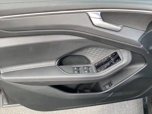 Audi A6 view 14