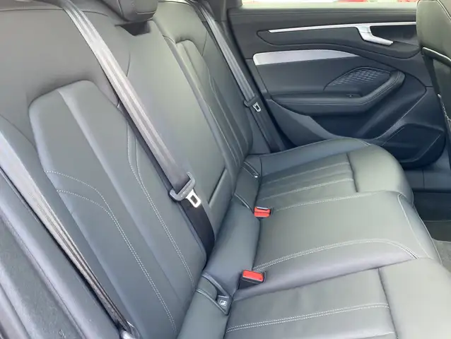 Audi A6 view 8