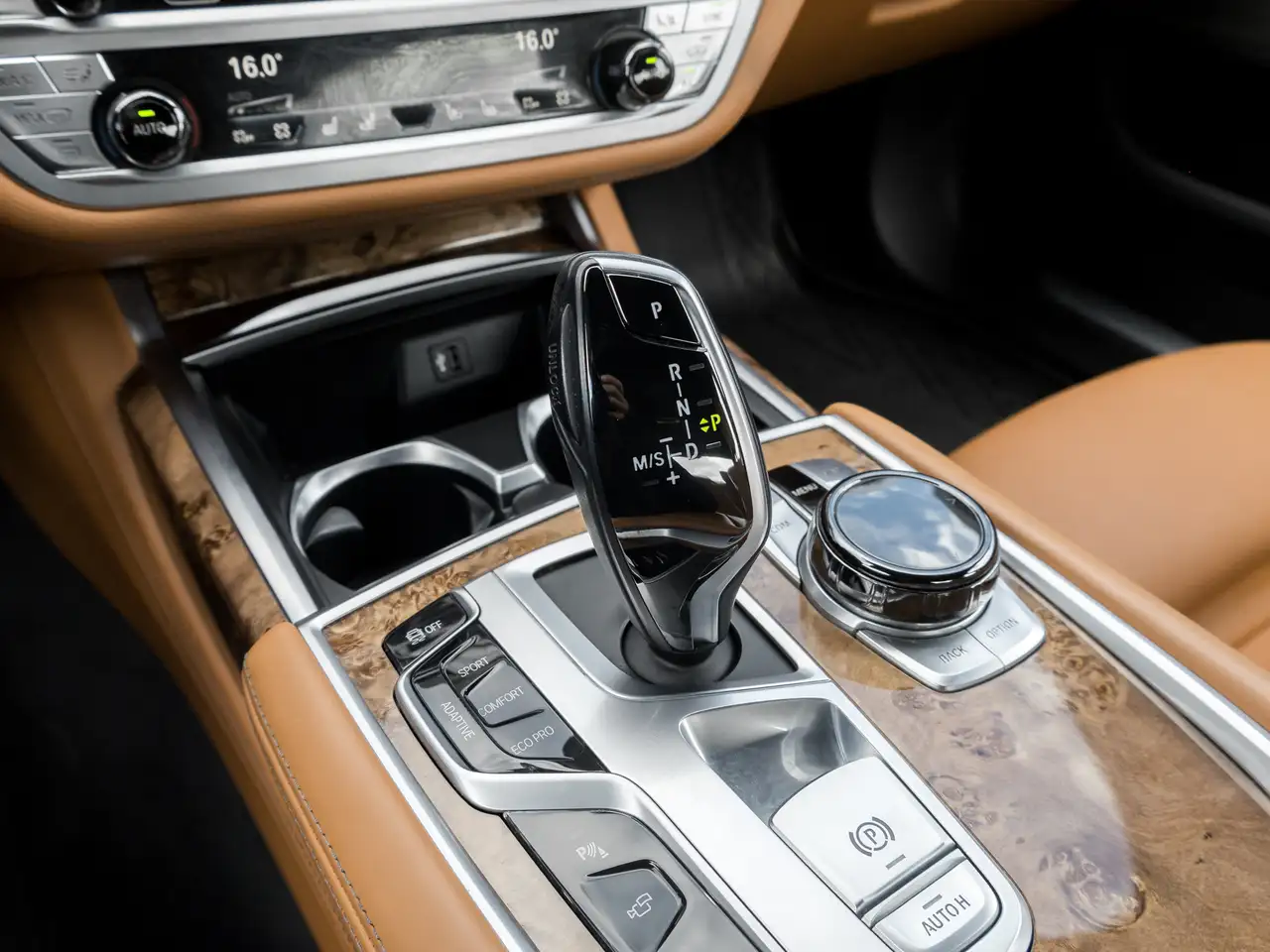 BMW 7 Series снимка BMW 7 Series