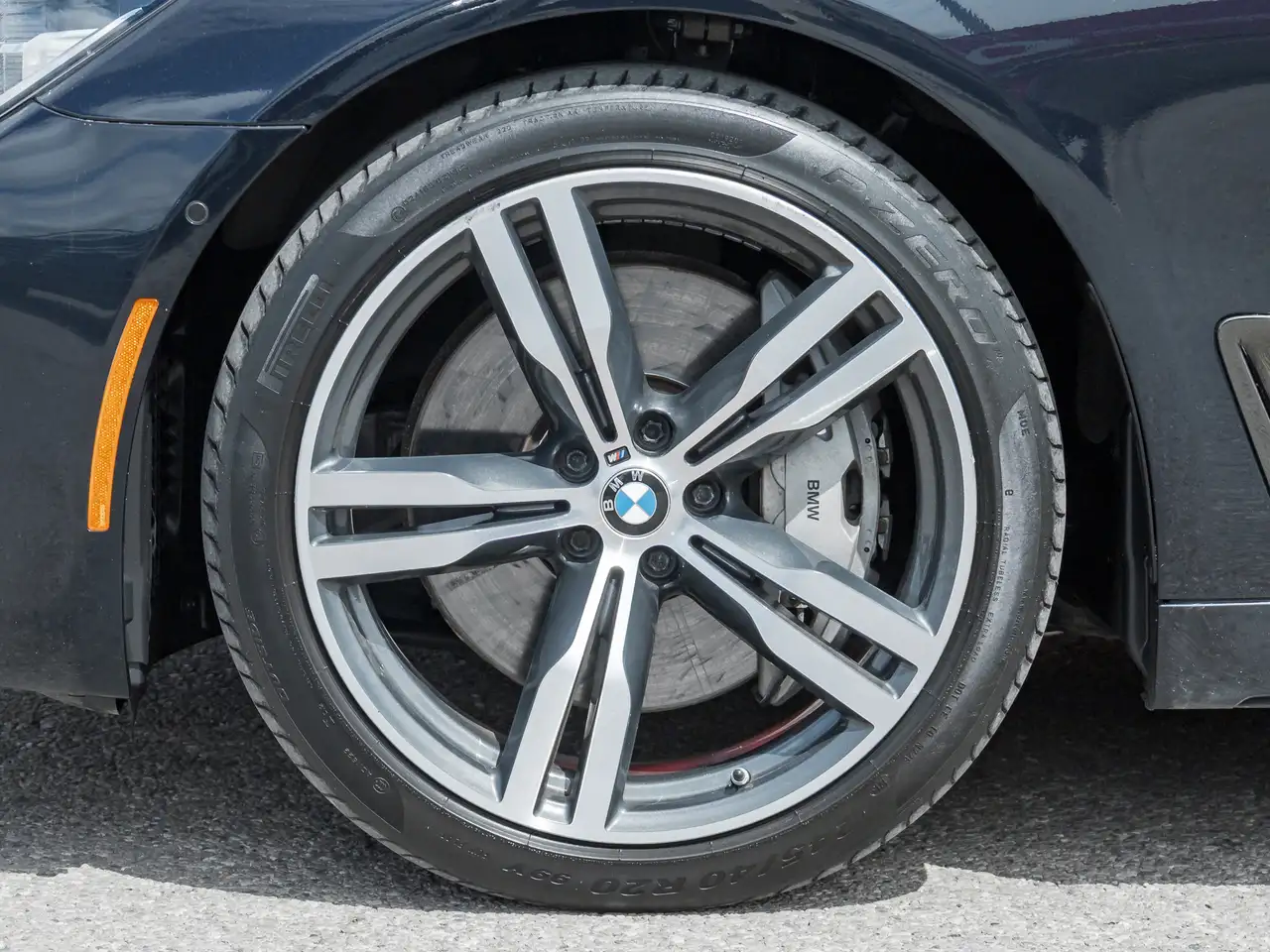 BMW 7 Series снимка BMW 7 Series