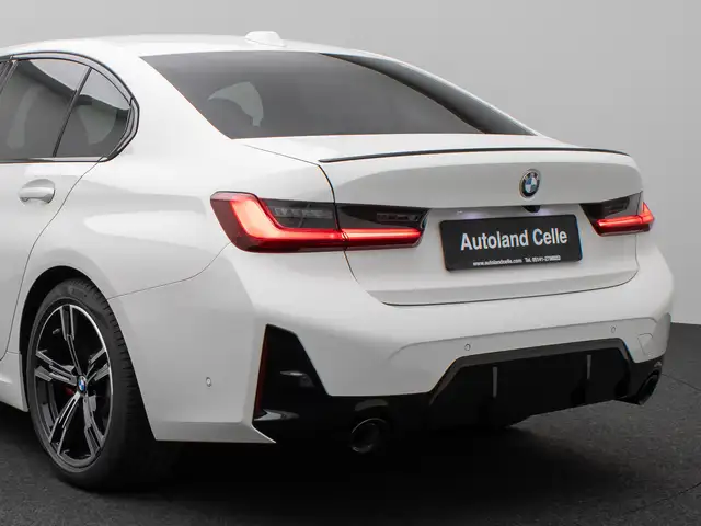 BMW 3 Series view 15