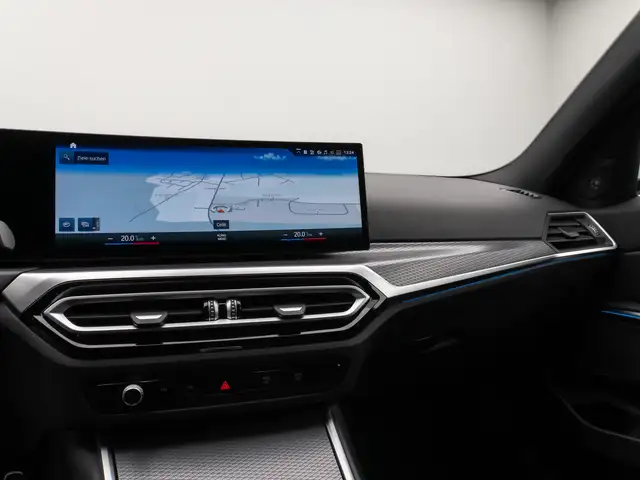 BMW 3 Series view 21