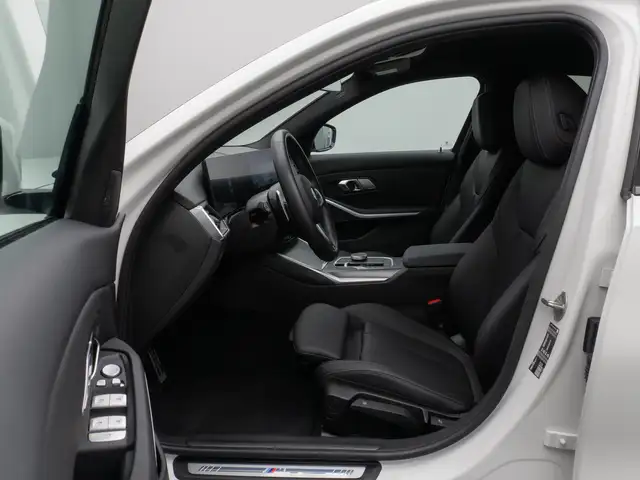 BMW 3 Series view 19