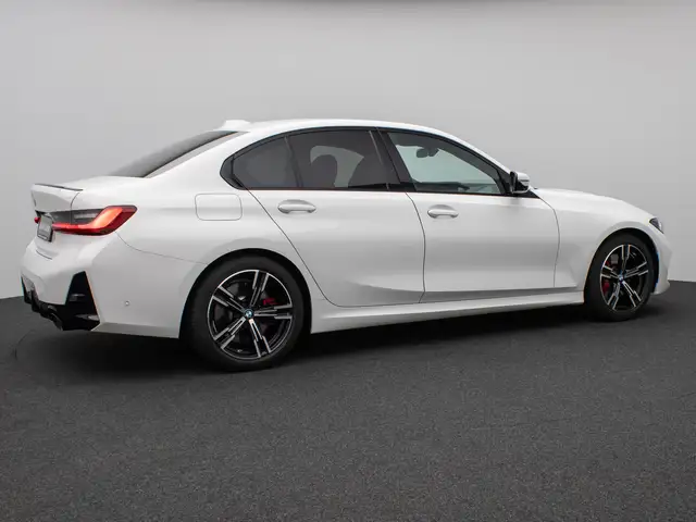 BMW 3 Series view 6