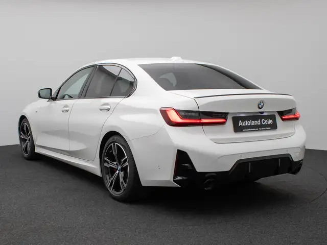 BMW 3 Series view 9