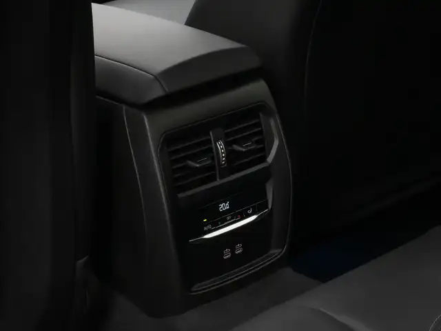 BMW 3 Series view 28