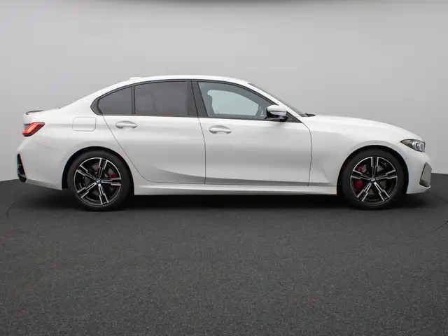 BMW 3 Series view 5
