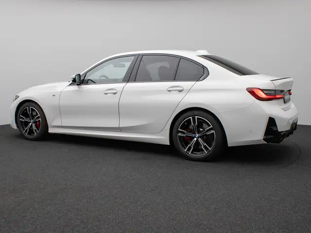 BMW 3 Series view 10