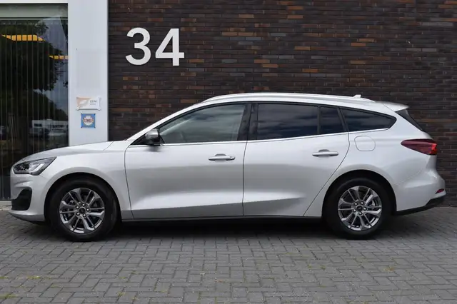 Ford Focus view 15