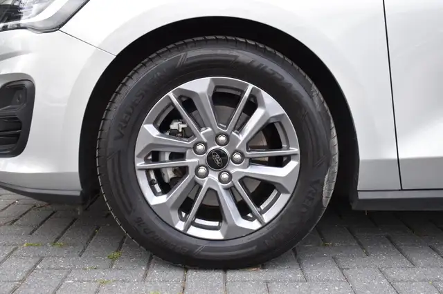 Ford Focus view 11