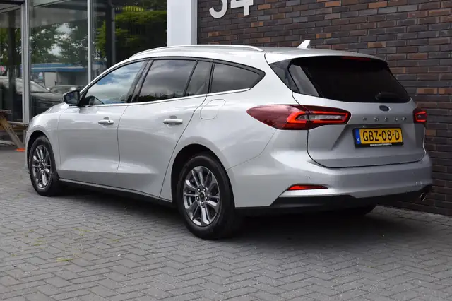 Ford Focus view 2