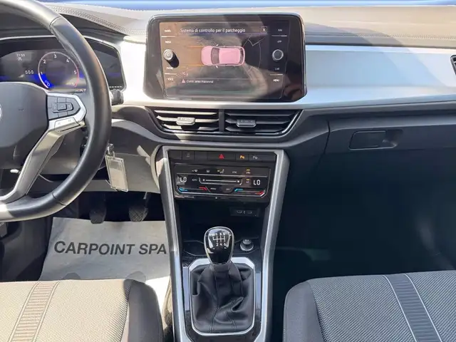 Volkswagen T-Roc view 12