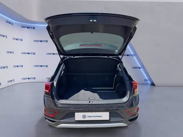Volkswagen T-Roc view 18