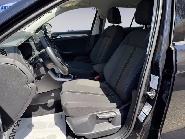 Volkswagen T-Roc view 10