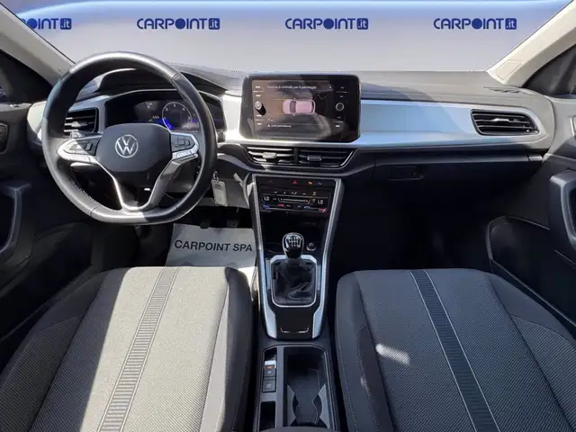 Volkswagen T-Roc view 11