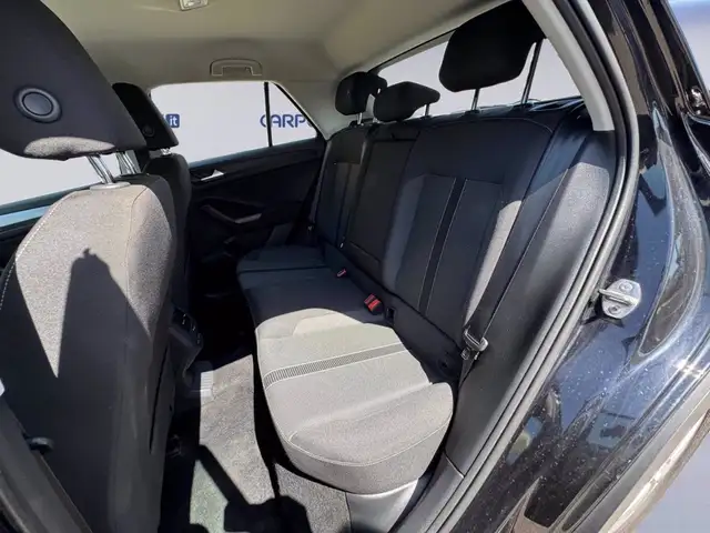 Volkswagen T-Roc view 14