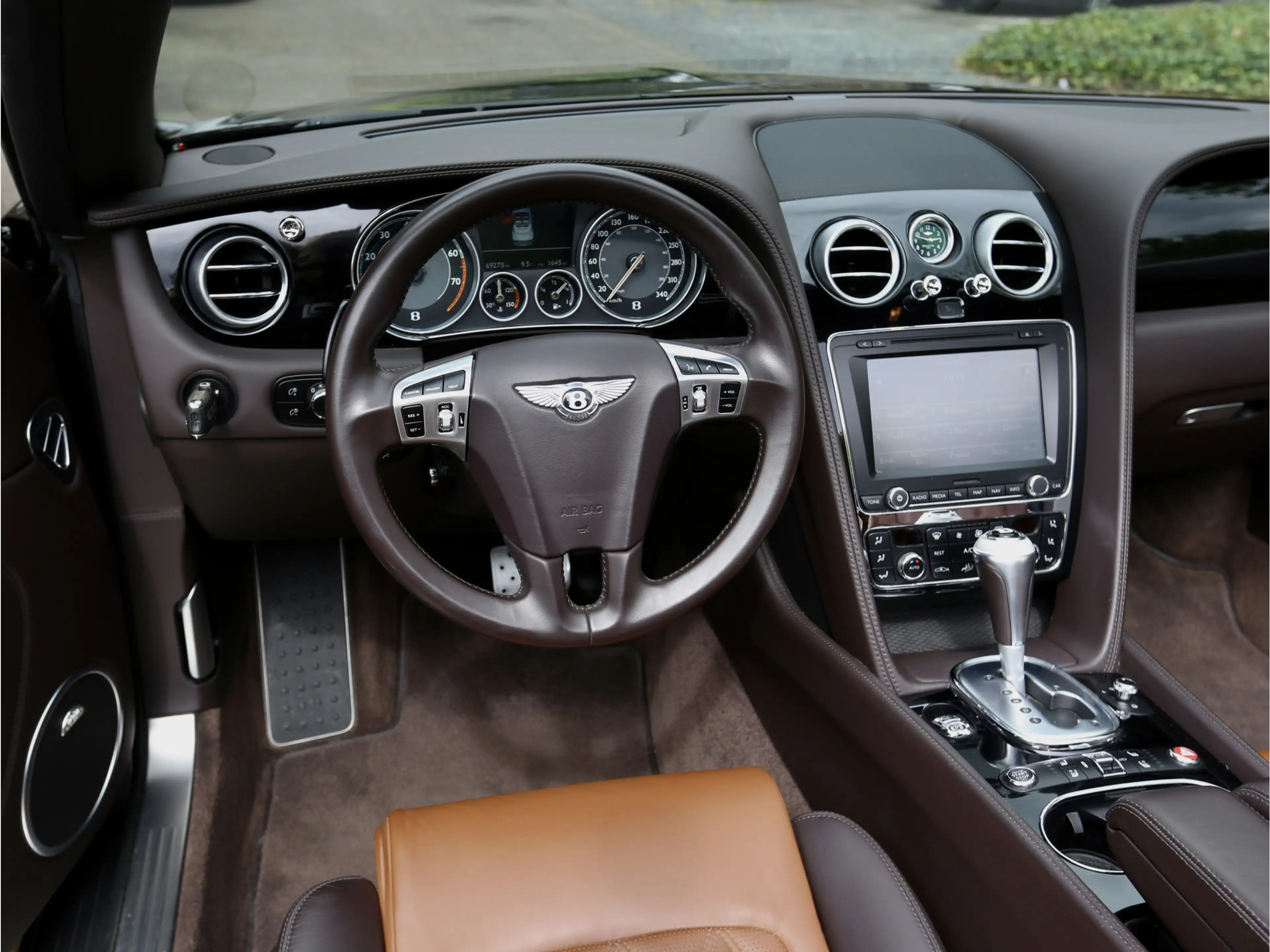 Bentley Continental GTC 4.0 V8 Mulliner — photo 23