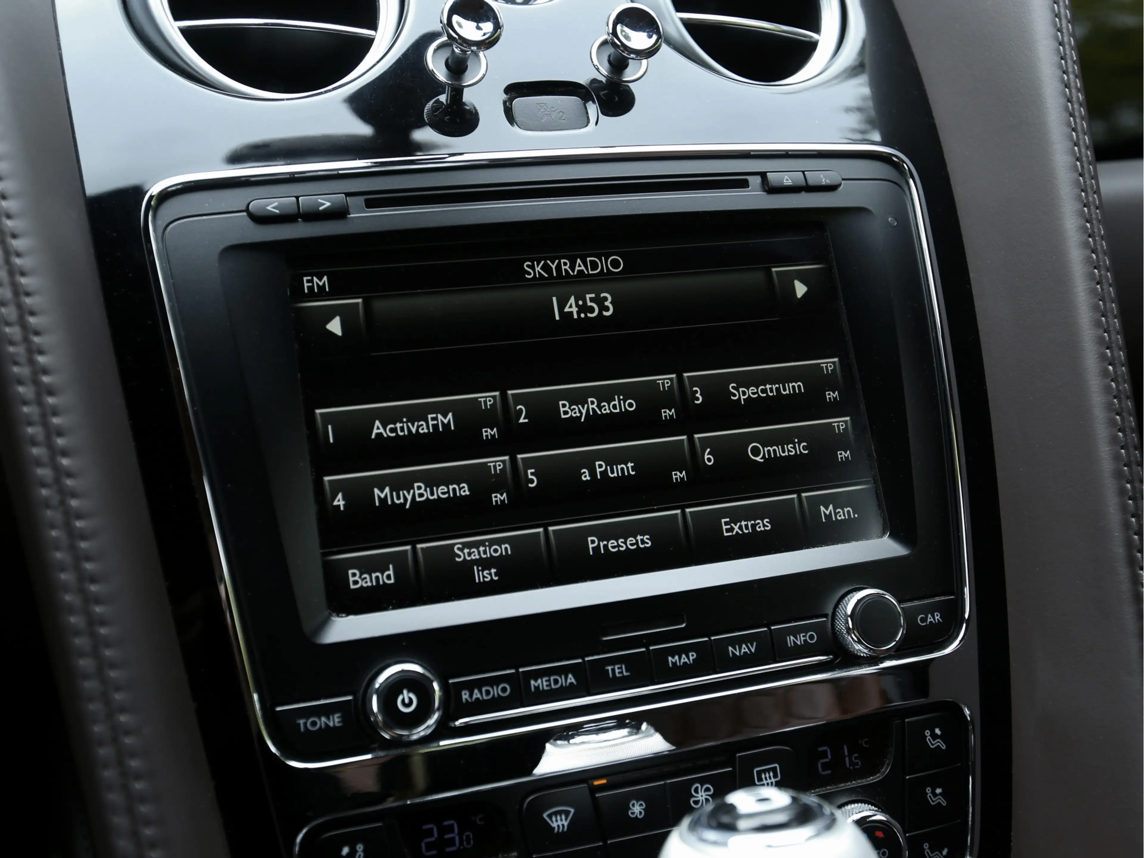 Bentley Continental GTC 4.0 V8 Mulliner — photo 26