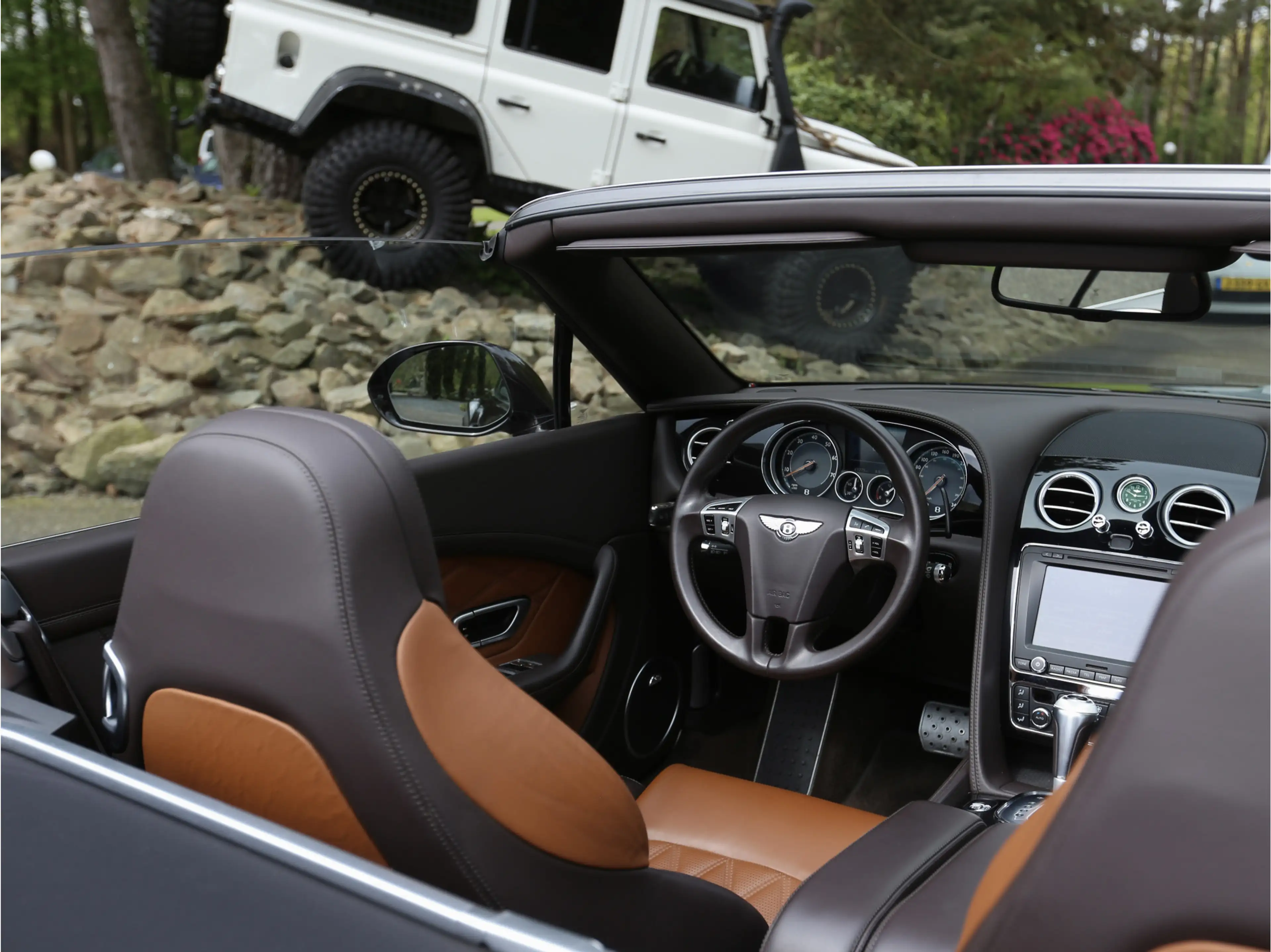 Bentley Continental GTC 4.0 V8 Mulliner — photo 14